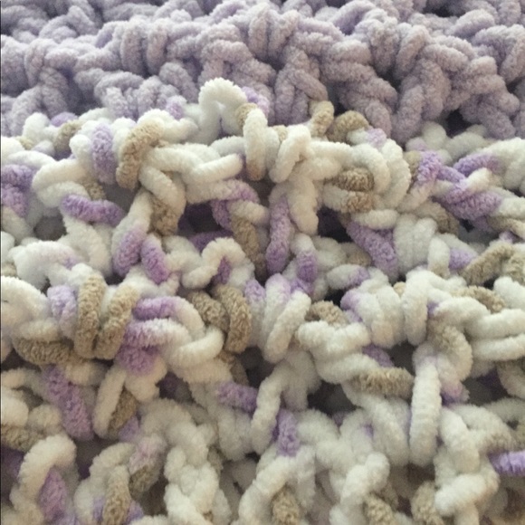 Crocheted baby blanket - Picture 2 of 4